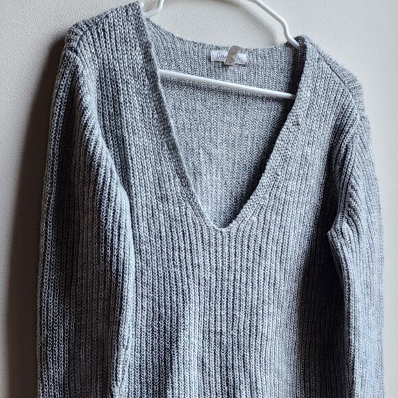 Aeropostale Gray V-Neck Sweater Size Medium - Picture 2 of 14